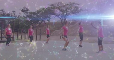 Açık havada egzersiz yapmak, renkli ağ animasyonu olan kadınlar aktif kalmak. Fitness, lifestyle, technology, activity, cardio, wellness