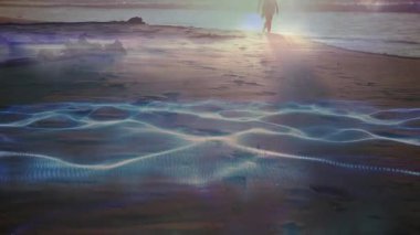 Sahilde yürüyen, soyut ışık desenlerinin animasyonuyla çevrili biri. Tatil, rahatlama, yaratıcılık, enerji, sükunet, fantezi