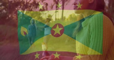 Grenada bayrağı animasyonuyla teleskop kullanarak gece gökyüzünü izleyen bir kadın. Astronomi, yıldız izleme, gözlem, keşif, hobi, teknoloji