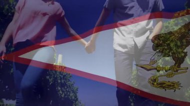 Açık mavi gökyüzü ile insanları çevreleyen bayrak animasyonunu belire. Ulusal, kutlama, kültür, vatanseverlik, birlik, toplanma