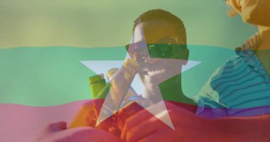 İçkilerle kutlayan insanlar, Myanmar bayrak renkleri ve yıldız animasyonlarıyla örtüşüyor. Kutlama, parti, ulusal, şenlikli, birlikte, birlik