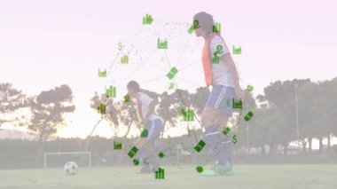 Futbolcular sahada finansal veri işleme animasyonu ile pratik yapıyorlar. Spor, sporcular, takım çalışması, teknoloji, analiz, finans