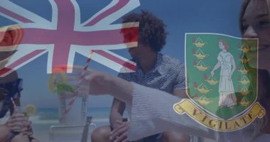 Sahilde, İngiliz Virjin Adaları bayrak animasyon örtüsüyle içki içen insanlar var. Tatil, tropikal, cennet, sahil şeridi, kutlama, turizm