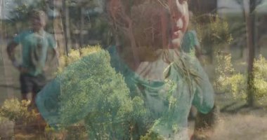 Ağaçları ve güneş ışığını hayal eden çocuk okulda huzur verici bir canlandırma etkisi yaratıyor. Çocukluk, hayal gücü, masumiyet, doğa, sükunet, sükunet