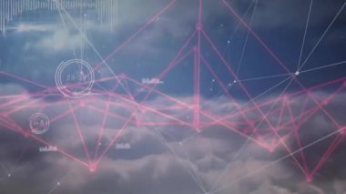 Bulutlu gökyüzünü kaplayan pembe geometrik ağın animasyonu dijital bağlantıyı gösteriyor. Teknoloji, fütüristik, soyut, iletişim, siber uzay, yenilik