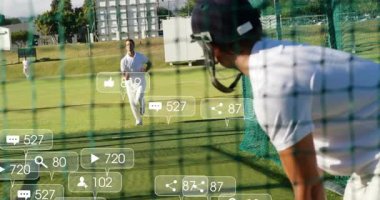 Sosyal medya bildirimleri ile sahada pratik yapan kriket oyuncuları animasyonu örtüyor. Spor, atlet, pratik, eğitim, teknoloji, dijital