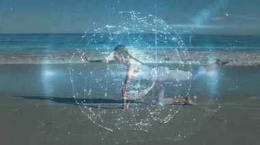 Sahilde yoga yapan kişi dijital ağ animasyonu ile örtüşüyor. Meditasyon, sağlık, spor, rahatlama, teknoloji