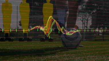 Futbolcu sahada veri analizi animasyonuyla topa vuruyor. Spor, teknoloji, analitik, performans, futbol, atlet