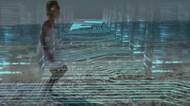 Sahilde yürümek, devre kartı animasyonuyla kaplanmış biri, teknolojinin tadını çıkarmak. yenilik, dijital, fütüristik, siber, birleştirme, konsept