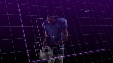 Üniformalı, futbol oyuncusu mor arka planlı animasyonun başında dikiliyor. Spor, atlet, hareket, konsept, dijital, dinamik