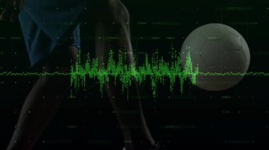 Futbol topunu tekmelemek, sahada dijital animasyonu olan oyuncu. atlet, spor, rekabet, teknoloji, sanal gerçeklik, hareket,