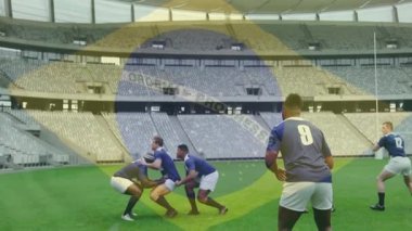 Sahada rugby oynayan Brezilya bayrağı animasyonu yapan sporcular. Spor, takım çalışması, rekabet, eylem, dinamik