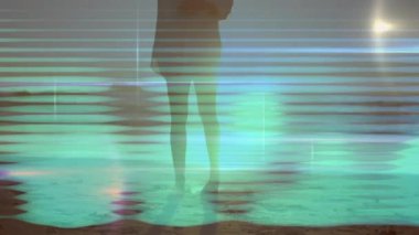 Renkli dijital dalga desenleriyle ayakta duran kişi animasyon silueti yaratıyor. yaratıcılık, teknoloji, dijital sanat, tasarım, yenilik