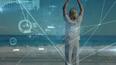 Sahilde yoga pratiği yapan, dijital ağ animasyonu yapan biri. Meditasyon, teknoloji, farkındalık, sağlık, zindelik, egzersiz