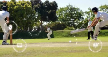 Animasyonda, sahadaki kriket oyuncuları veri simgeleriyle sahneyi örtüyor. technology, sports, digital, interactive, analysis, görselleştirme