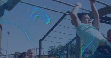 Dijital ağ animasyonu ile maymun parmaklıklarında oynayan çocuklar. Oyun alanı, teknoloji, bağlantı, yenilik, eğlence, açık hava