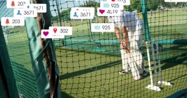 İnternette pratik yapan, sosyal medya bilgilendirme ikonlarının animasyonunu yapan bir kriket oyuncusu. Spor, atlet, dijital, ağ, katılım, uygulama