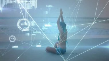 Sahilde yoga yapmak, dijital ağ animasyonu dingin sahneyi örtüyor. Meditasyon, sükunet, teknoloji, denge, sağlık, uyum.