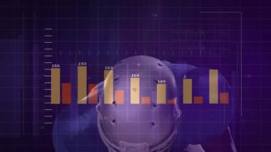 Finansal grafiklerin örtüşmesi, sahada futbol oyuncusunun canlandırılması. Finans, spor, analiz, veri, strateji, takım çalışması