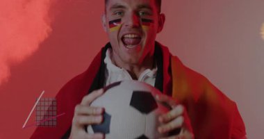 Finansal grafik animasyonu üzerinde futbol topu tutan heyecanlı bir taraftar. Fanatik, spor, coşku, grafik, finans, atlet