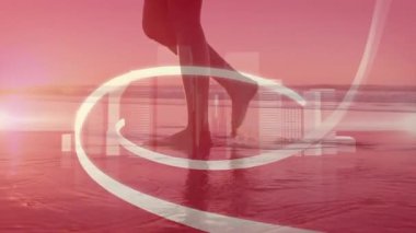 Sahilde yürümek, soyut pembe ışık animasyonu olan bir insan silueti. günbatımı, huzur, sanatsal, karamsar, yaratıcılık, sükunet