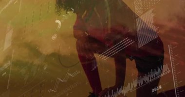 Veri grafikleri ve grafikleri sarı arkaplan animasyonunda insan siluetiyle örtüşüyor. Analizler, veri analizi, istatistik, bilgi, fütüristik, dijital