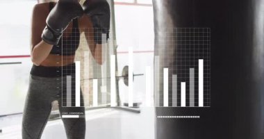 Kum torbasıyla antrenman, boksör veri animasyonuyla performans ölçümlerini analiz ediyor. Boks, fitness, atlet, teknoloji, analitik