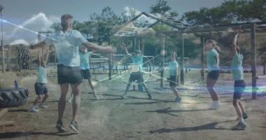 Açık havada egzersiz yaparken, dijital ağ bağlantıları olan insanlar arka planda üst üste biniyor. Fitness, teknoloji, bağlantı, aktif, spor, sağlıklı