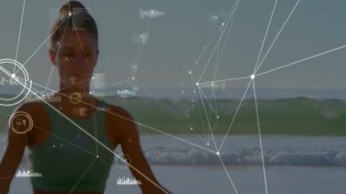 Sahilde meditasyon yapan, veri görselleştirmesi olan bir kadın arka planda animasyon oluşturur. Sağlık, farkındalık, meditasyon, rahatlama, sükunet, teknoloji
