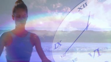 Okyanus dalgaları üzerinde meditasyon yapan bir kadının saat yüzü. Meditasyon, sükunet, farkındalık, dinginlik, sakinlik, huzur