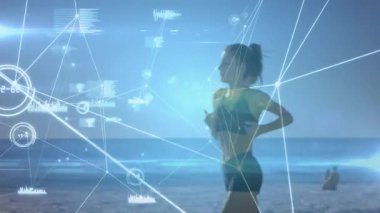 Sahilde koşan, dijital veri ve ağ bağlantıları olan bir kadın. Fitness, teknoloji, fütüristik
