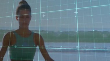 Sahilde meditasyon yapan, dijital sistemi olan bir kadın animasyon etkisi yaratıyor. Meditasyon, sükunet, teknoloji, rahatlama, dijital efektler, dinginlik