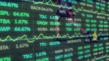 Hisse senedi verilerini gösteren dijital ekrandaki dalgalı grafikler ve yüzdeler. Maliye, ekonomi, ticaret, yatırım, analitik, istatistik