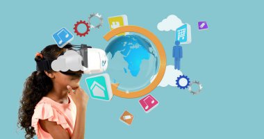 Sanal gerçekliği keşfeden genç bir kız, dijital ikonlar ve dünya ile etkileşimde. Teknoloji, yenilik, etkileşim, gelecek, bağlantı