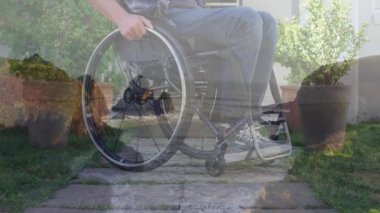 Huzurlu bir atmosfer yaratmak, tekerlekli sandalyedeki insan doğa animasyonu açık havada örtüşüyor. Engellilik, kapsama, uyum, sükunet, huzur, ulaşılabilirlik