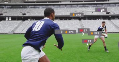 Sahada, sosyal medya etkileşim ikonlarının animasyonuyla ragbi oyuncuları. takım çalışması, spor, atletizm, katılım, dijital, bağlantı