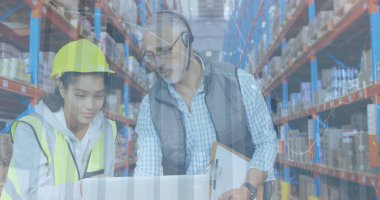 Depoda çalışan kadın ve erkeğin istatistiksel veri işleme görüntüsü. küresel gönderim ve bağlantılar konsepti dijital olarak oluşturulmuş görüntü.