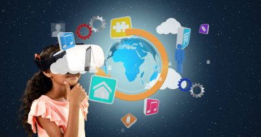 İnteraktif simgelerle dijital dünyayı keşfetmek için VR kulaklık kullanan bir kız. Sanal gerçeklik, teknoloji, yenilik, fütüristik, sürükleyici, artırılmış gerçeklik