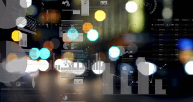 Odak ışıkları ve şehir manzarası dışında istatistiklerin işleniş görüntüsü. business, data işleme, bağlantı, teknoloji ve dijital arayüz kavramı dijital olarak oluşturuldu.