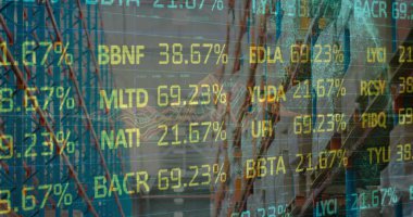 Boş deponun üzerinde veri işleme resmi. küresel sevkiyat, dağıtım ve bağlantılar konsepti dijital olarak oluşturuldu.