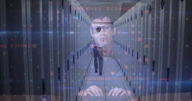 Bilgisayar sunucularına ve hackerlara yapılan siber saldırı uyarısı ile veri işleme görüntüsü. küresel internet güvenliği, siber suç, veri işleme ve teknoloji konsepti dijital olarak oluşturuldu.