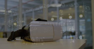 Matematiksel denklemlerin vr kulaklıklar üzerindeki görüntüsü. küresel eğitim, teknoloji ve bağlantılar konsepti dijital olarak oluşturulmuş görüntü.
