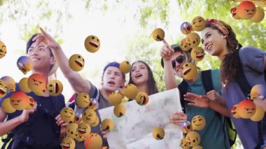 Gülme ve konuşma, animasyon emojisi olan insanlar sahnede yüzüyorlar. communication, digital, statement, interaction, technology, fun