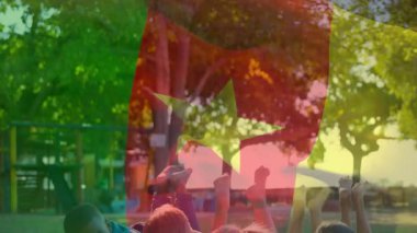 Parktaki çimenlerin üzerinde, renkli yıldız animasyonu olan çocuklar birlikte dinleniyorlar. Rahatlama, açık hava, doğa.