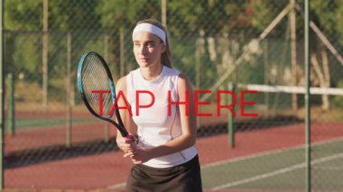 Hizmet etmeye hazırlanan, animasyon metni ile tenis oyuncusu görev başında. Sporcu, eğlence, spor, yarışma, açık hava, raket