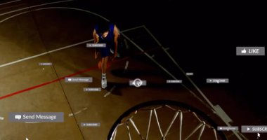 Basketbol topu sürüyor, sahada sosyal medya tebliğleriyle oynayan bir oyuncu. Spor, atlet, teknoloji, rekabet, takım çalışması, sanal