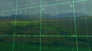 Yeşil şebeke, genişleyen manzaranın havadan görünüşü üzerinde animasyon oluşturur. Teknoloji, dijital, yenilik, veri, ağ, görselleştirme