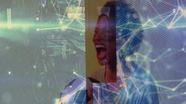 Kapı kolu tutuluyor, ağ bağlantıları ve veri animasyon örtüsü olan kişi. Teknoloji, bağlantı, dijital, yenilik, arayüz, sanal