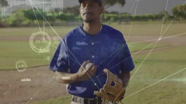 Okulda, mavi üniformalı beyzbol oyuncusu sahada animasyon çalışması yapıyordu. Spor, atlet, teknoloji, takım çalışması, rekabet, eğitim