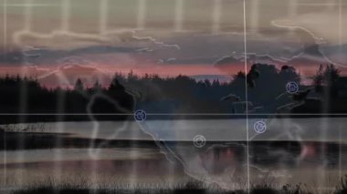 Gün batımında ağaçların ve gölün silueti haritayla örtülmüş. Doğa, manzara, manzara, sükunet, alacakaranlık.